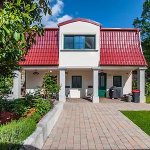 Homestay Entire House In The Center Of - Free Parking - Dragon Garden Pavilion, Ljubljana